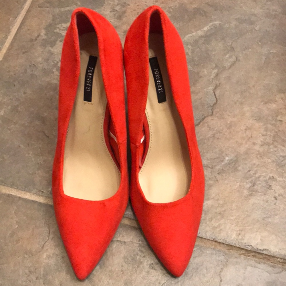 F21 *Sz. 6* GUC/Flawed Coral-Reddish Heels
